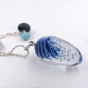 Pendentif en verre "Pendule" bleu - Floriane Lataille