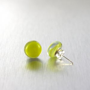 Boucles d'oreille en verre "Petits Clous" anis - Bijoux Zoom